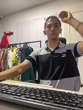 Snapshot of charlie_bass chatting on 11.27.25 charlie bass online show from 11.27.25