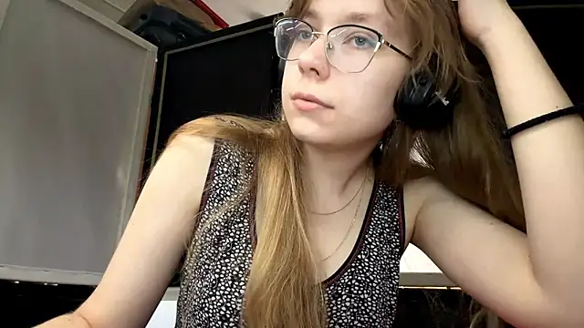 Snapshot of LouettaTornese chatting on 11.22.25 LouettaTornese online show from 11.22.25