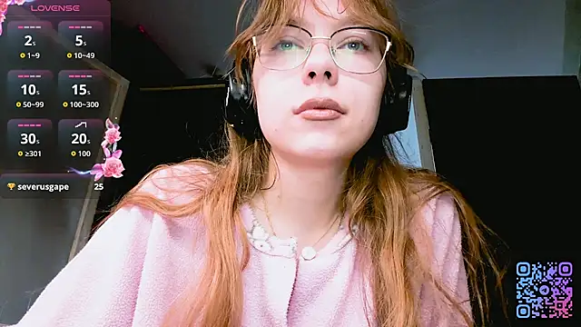 Snapshot of LouettaTornese chatting on 11.30.25 LouettaTornese online show from 11.30.25