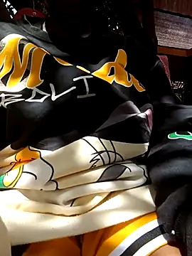 Snapshot of AngelaAbi chatting on 11.20.25 AngelaAbi online show from 11.20.25