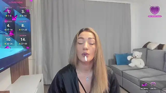 Snapshot of rossana_doll chatting on 04.20.26 rossana doll online show from 04.20.26