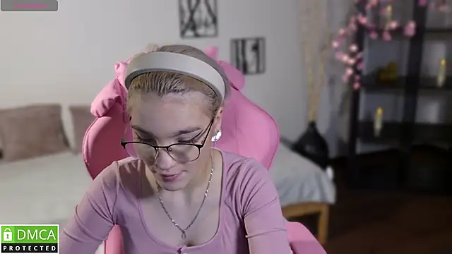 Megan Lora online show from 11.25.25