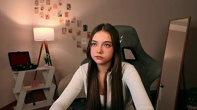 Snapshot of Vexorine chatting on 11.21.25 Vexorine online show from 11.21.25