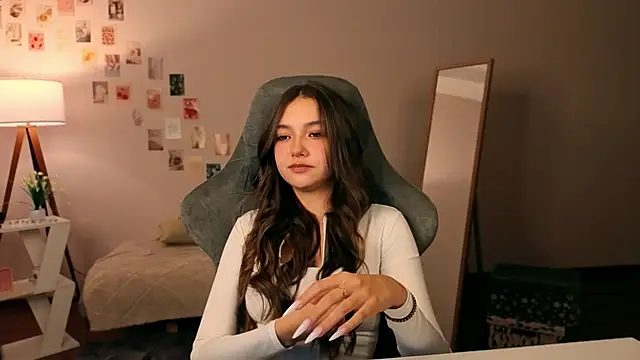 Snapshot of Vexorine chatting on 11.22.25 Vexorine online show from 11.22.25