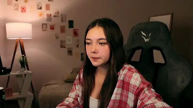 Snapshot of Vexorine chatting on 11.24.25 Vexorine online show from 11.24.25