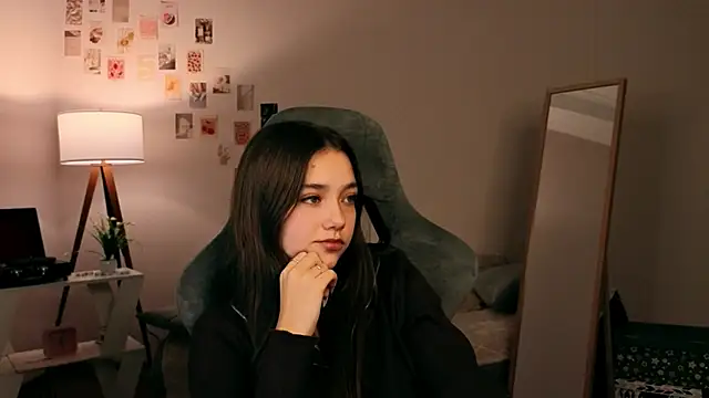 Snapshot of Vexorine chatting on 11.27.25 Vexorine online show from 11.27.25