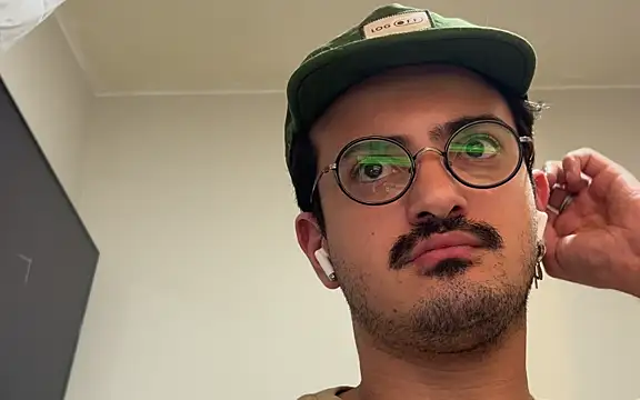 Snapshot of baelaleia chatting on 11.21.25 baelaleia online show from 11.21.25