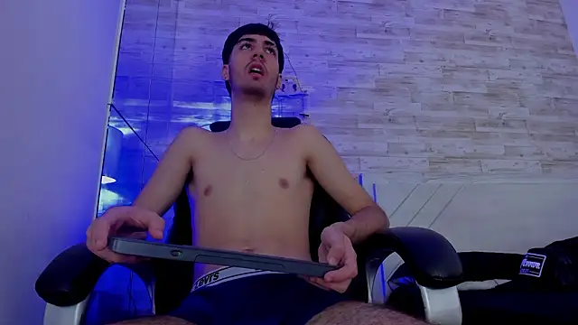 Snapshot of Emir_Ozan_ chatting on 02.06.26 Emir Ozan online show from 02.06.26