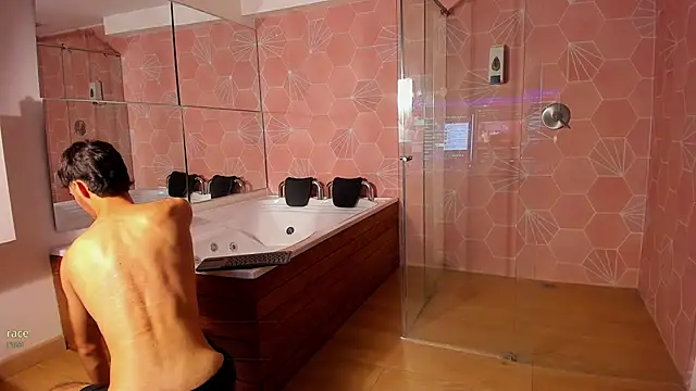 Snapshot of Emir_Ozan_ chatting on 02.08.26 Emir Ozan online show from 02.08.26