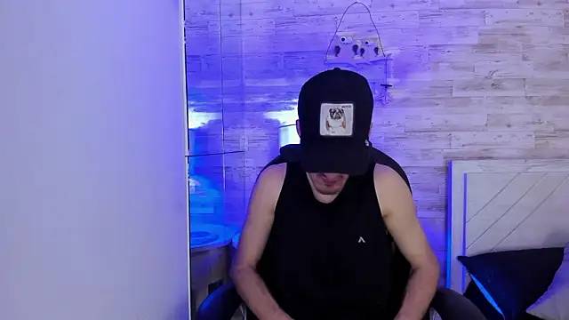 Snapshot of Emir_Ozan_ chatting on 02.11.26 Emir Ozan online show from 02.11.26