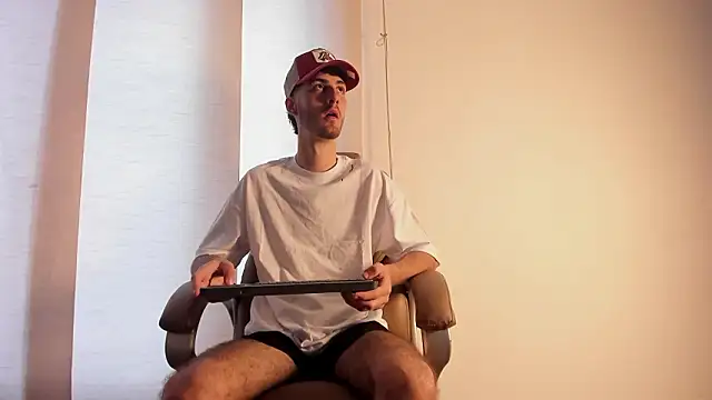 Snapshot of Emir_Ozan_ chatting on 02.21.26 Emir Ozan online show from 02.21.26