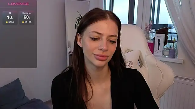 Snapshot of Daria_Promisess chatting on 11.25.25 Daria Promisess online show from 11.25.25