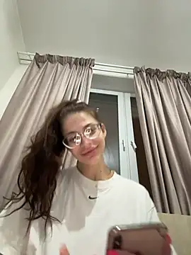 Snapshot of Daria_Promisess chatting on 11.30.25 Daria Promisess online show from 11.30.25