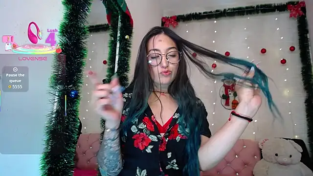 LunaAponte online show from 12.16.25