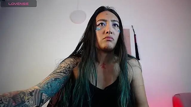 Snapshot of LunaAponte chatting on 02.04.26 LunaAponte online show from 02.04.26