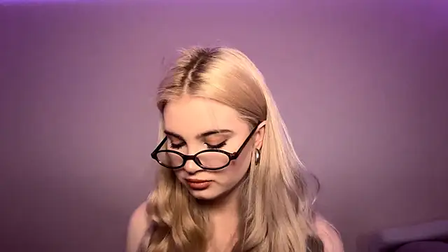 Snapshot of KarissaBoisse chatting on 11.29.25 KarissaBoisse online show from 11.29.25