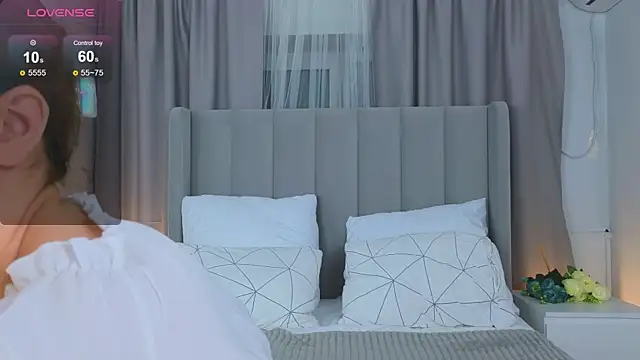 LyraTate online show from 12.16.25