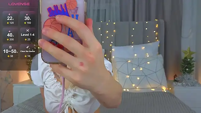 LyraTate online show from 12.17.25