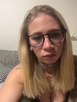 Snapshot of Antoniia69 chatting on 11.27.25 Antoniia69 online show from 11.27.25