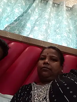 Snapshot of golugulu chatting on 11.29.25 golugulu online show from 11.29.25