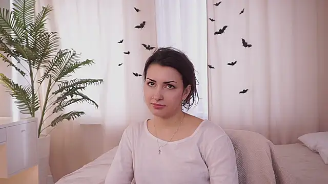 Snapshot of DovieMascall chatting on 11.21.25 DovieMascall online show from 11.21.25