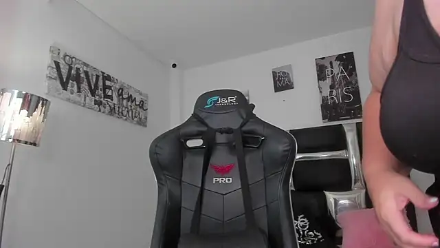 Snapshot of Sophiie_Rouse_ chatting on 11.27.25 Sophiie Rouse online show from 11.27.25