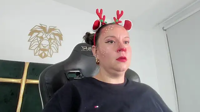 Snapshot of Sophiie_Rouse_ chatting on 12.02.25 Sophiie Rouse online show from 12.02.25