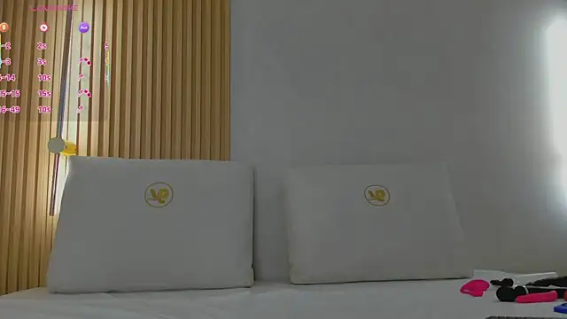 Snapshot of mia_dollce chatting on 12.01.25 mia dollce online show from 12.01.25