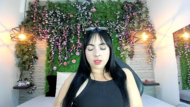 Snapshot of kittyMelvis chatting on 12.01.25 kittyMelvis online show from 12.01.25