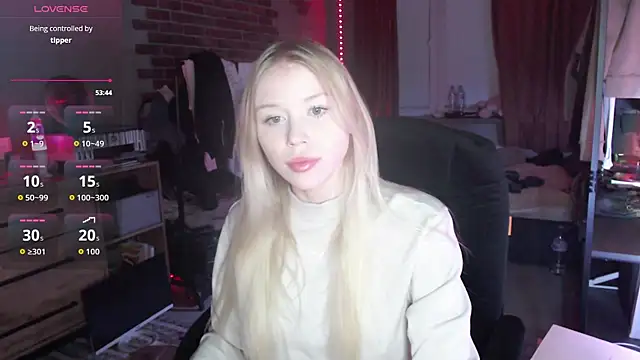 Snapshot of mollydollka chatting on 11.23.25 mollydollka online show from 11.23.25