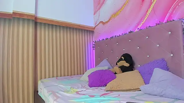 Snapshot of Ares_infernal chatting on 11.27.25 Ares infernal online show from 11.27.25