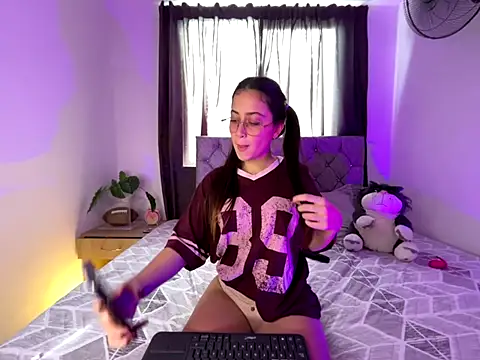 SophieeMoore online show from 12.19.25