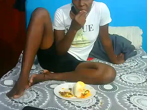 Snapshot of VirginPrincess06 chatting on 11.25.25 VirginPrincess06 online show from 11.25.25