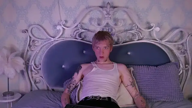 Snapshot of TRAVIS_CLAS chatting on 11.28.25 TRAVIS CLAS online show from 11.28.25