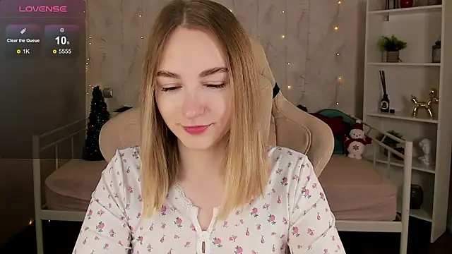 Snapshot of Shy_Polly chatting on 12.16.25 Shy Polly online show from 12.16.25