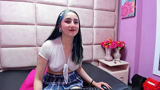 Snapshot of CharlotteStuart chatting on 12.16.25 CharlotteStuart online show from 12.16.25