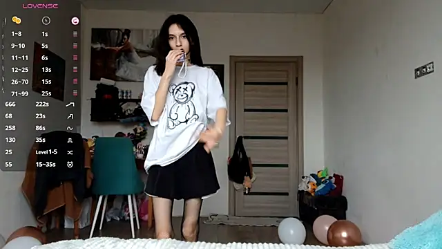 Snapshot of KennaElse chatting on 11.25.25 KennaElse online show from 11.25.25