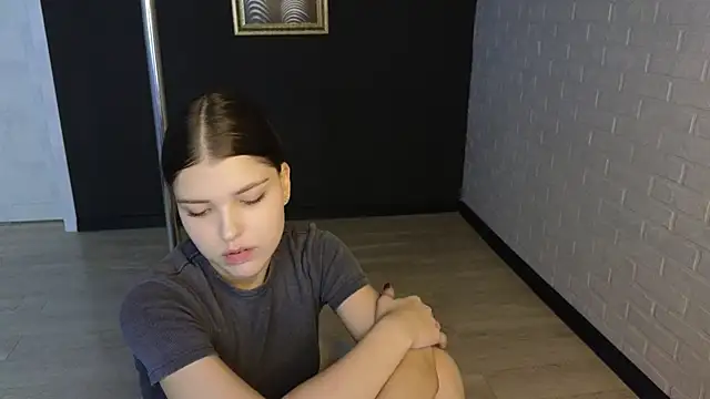 Snapshot of Sierra_Maddison chatting on 11.25.25 Sierra Maddison online show from 11.25.25