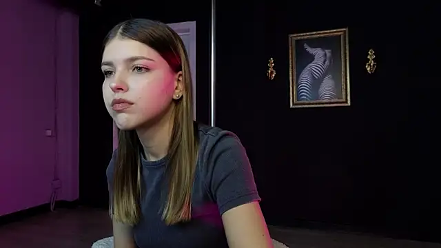 Snapshot of Sierra_Maddison chatting on 11.29.25 Sierra Maddison online show from 11.29.25