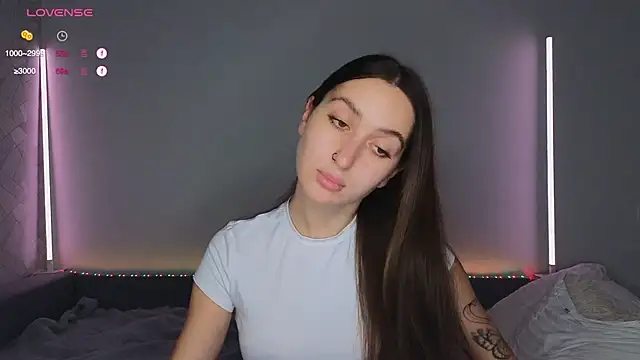 Snapshot of KikkyMi chatting on 11.26.25 KikkyMi online show from 11.26.25