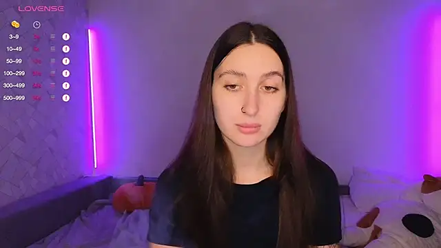 Snapshot of KikkyMi chatting on 11.28.25 KikkyMi online show from 11.28.25