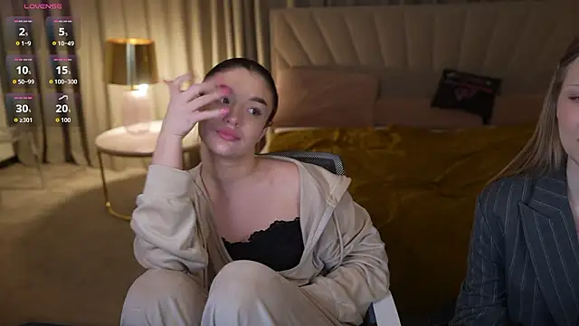 Charlotte Dreams online show from 02.04.26