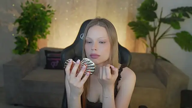 Snapshot of Charlotte_Dreams chatting on 06.27.26 Charlotte Dreams online show from 06.27.26
