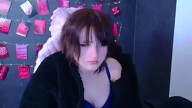 Alice Wonderme online show from 01.05.26