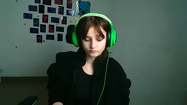 Alice Wonderme online show from 01.14.26