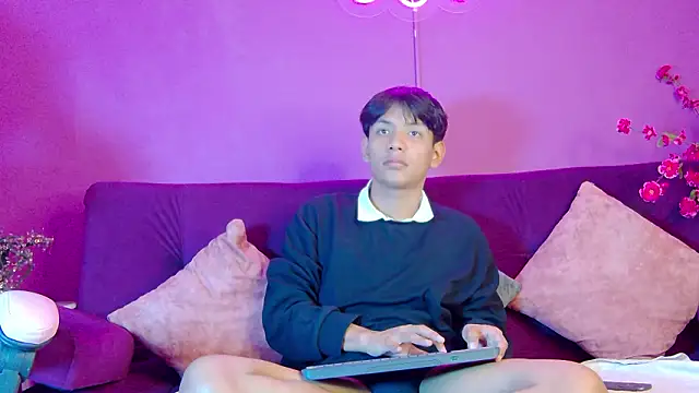 Snapshot of Liam_Sinclair chatting on 02.05.26 Liam Sinclair online show from 02.05.26