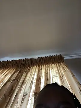 Snapshot of Lyana_silver21 chatting on 12.17.25 Lyana silver21 online show from 12.17.25