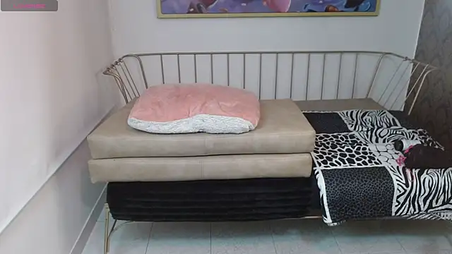 Snapshot of Roxanne_vale chatting on 02.28.26 Roxanne vale online show from 02.28.26