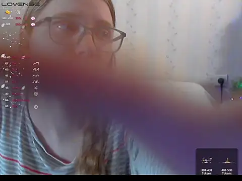 Snapshot of LustfulSarah chatting on 01.05.25 LustfulSarah online show from 01.05.25