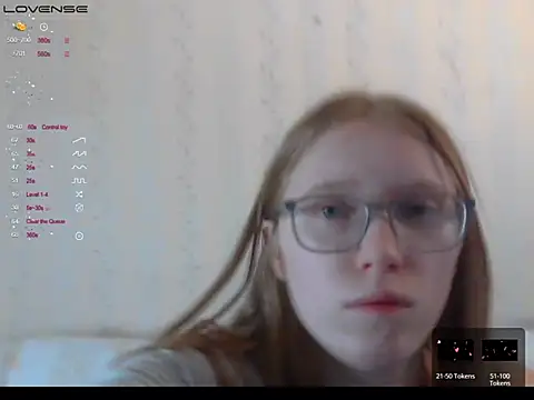 Snapshot of LustfulSarah chatting on 01.09.25 LustfulSarah online show from 01.09.25